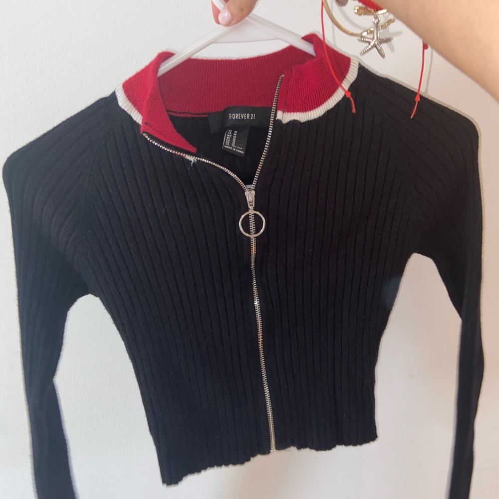 Long sleeve black crop top